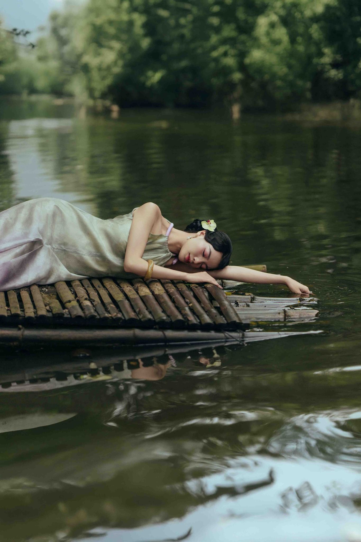 Đầm Tơ Cẩm Vy