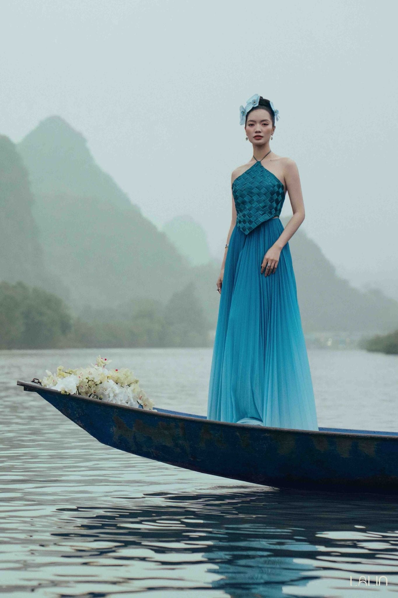 Áo Tafta Cổ Yếm Cẩm Đan