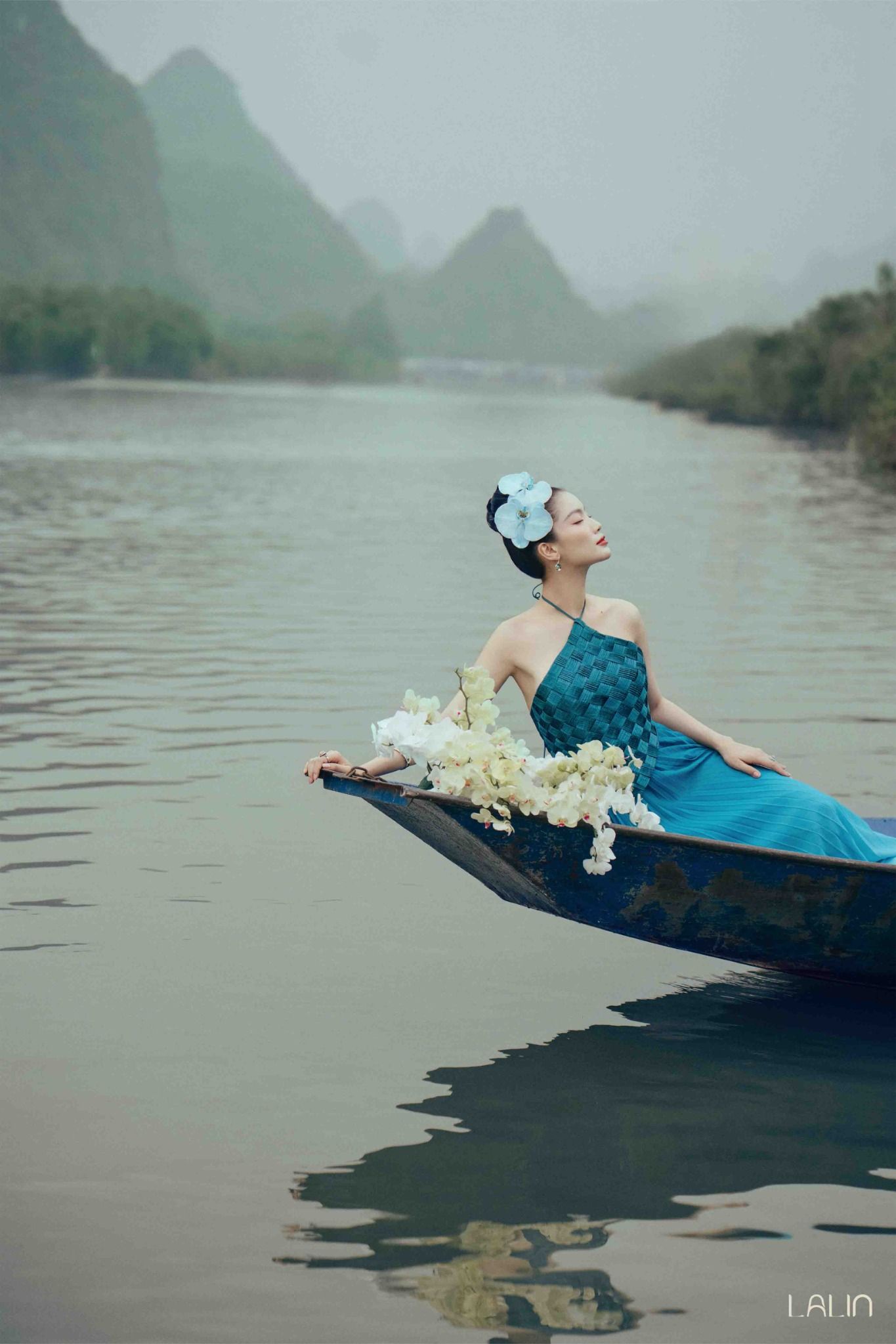 Áo Tafta Cổ Yếm Cẩm Đan