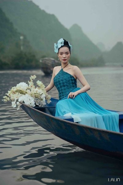  Áo Tafta Cổ Yếm Cẩm Đan 