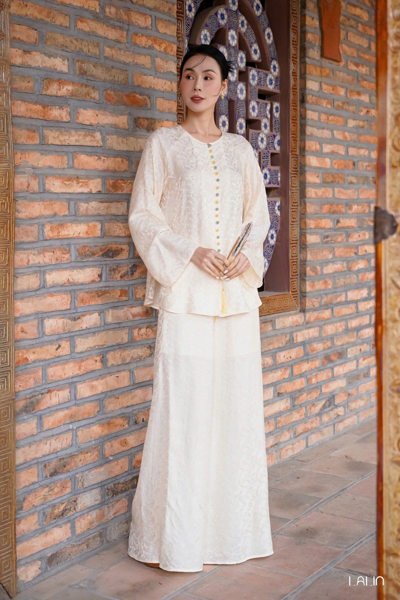 Áo Tơ Tằm Điểm Tố
