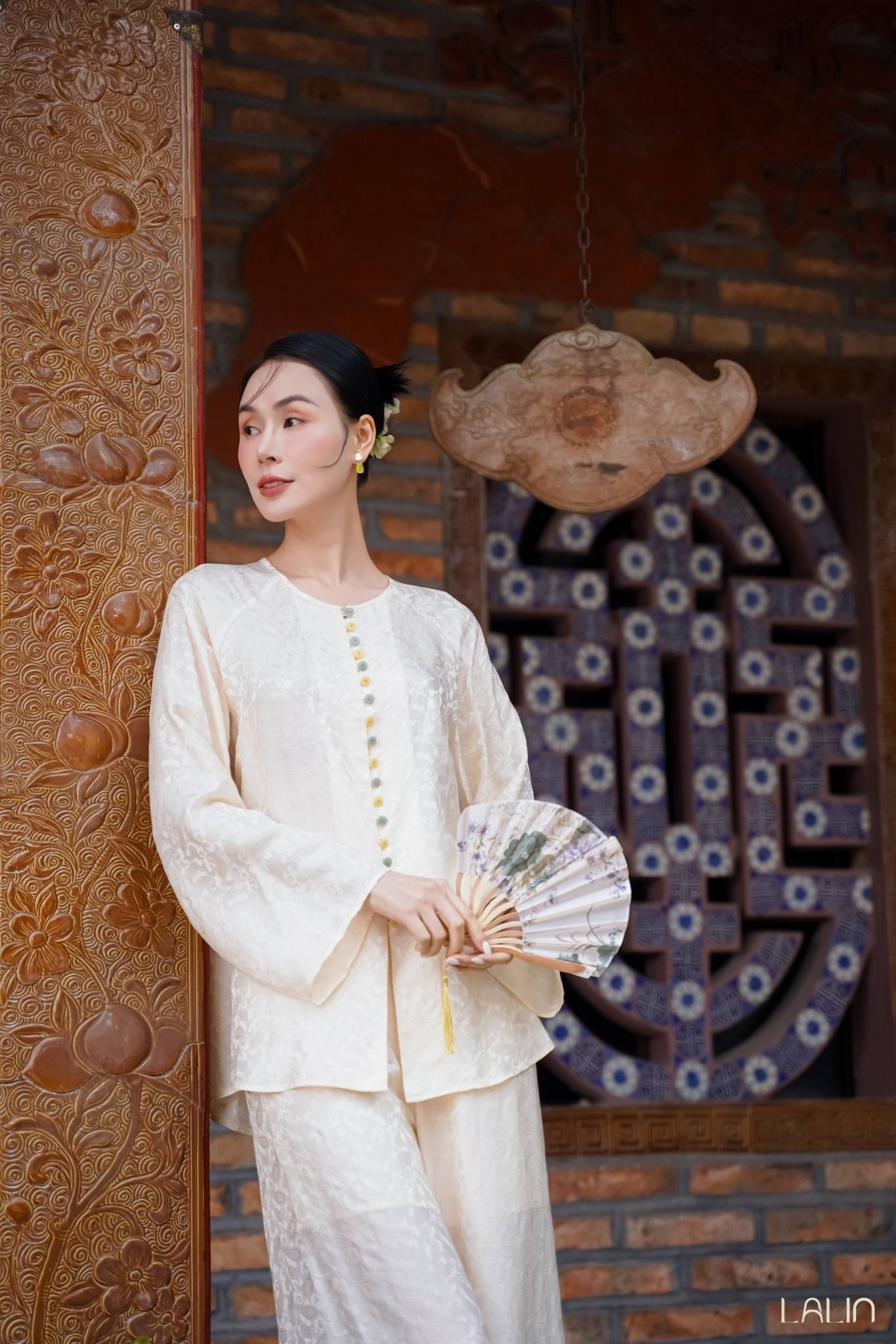 Áo Tơ Tằm Điểm Tố