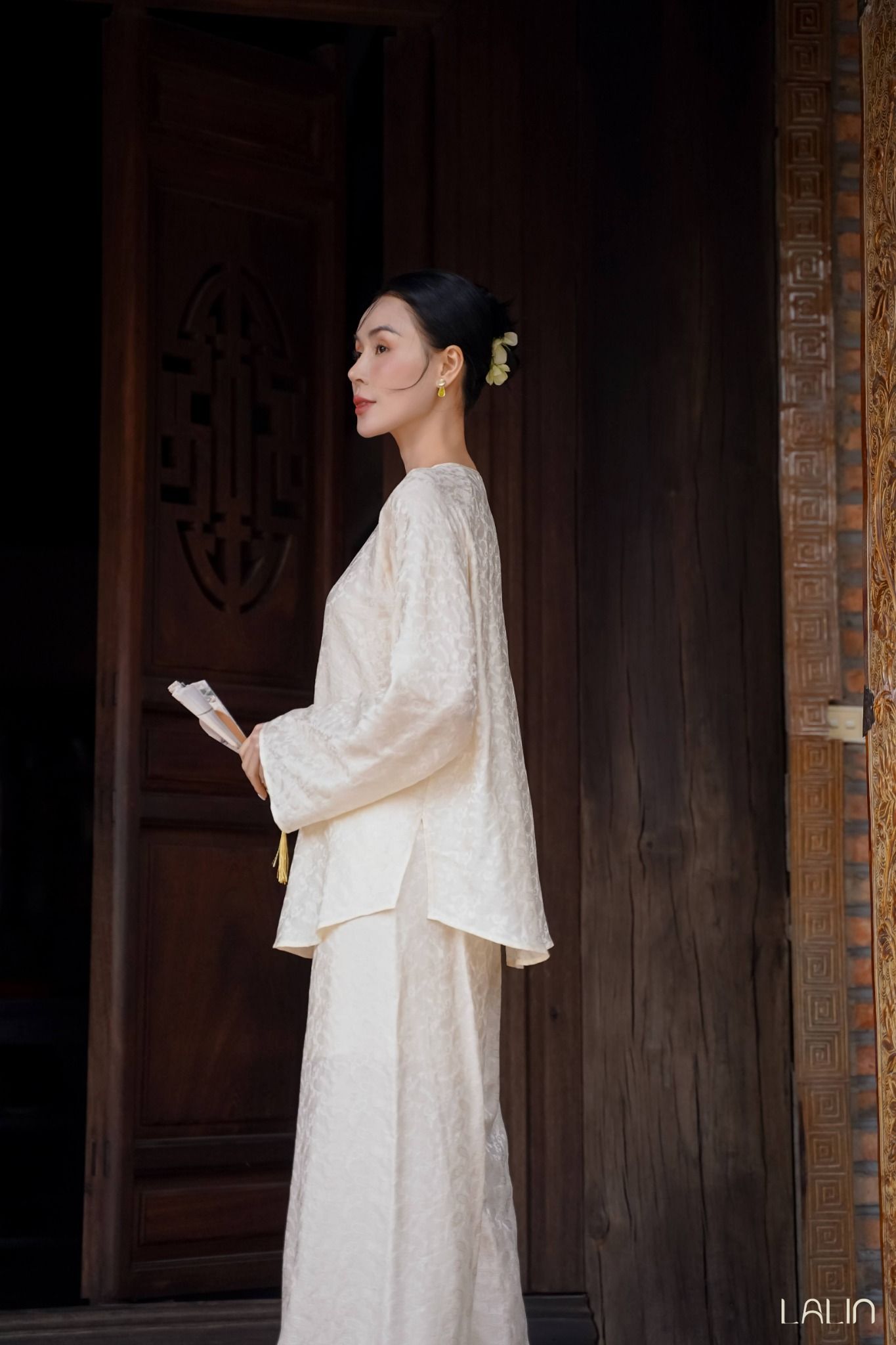 Áo Tơ Tằm Điểm Tố