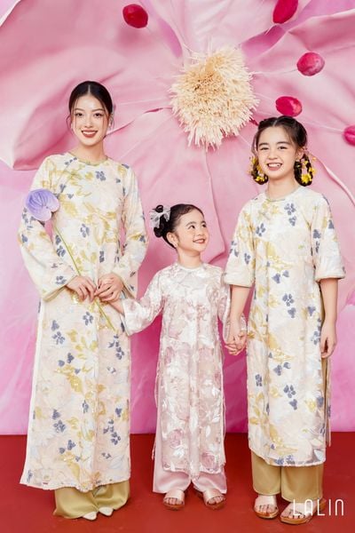  Áo Dài Nhí Ái Ngọc 