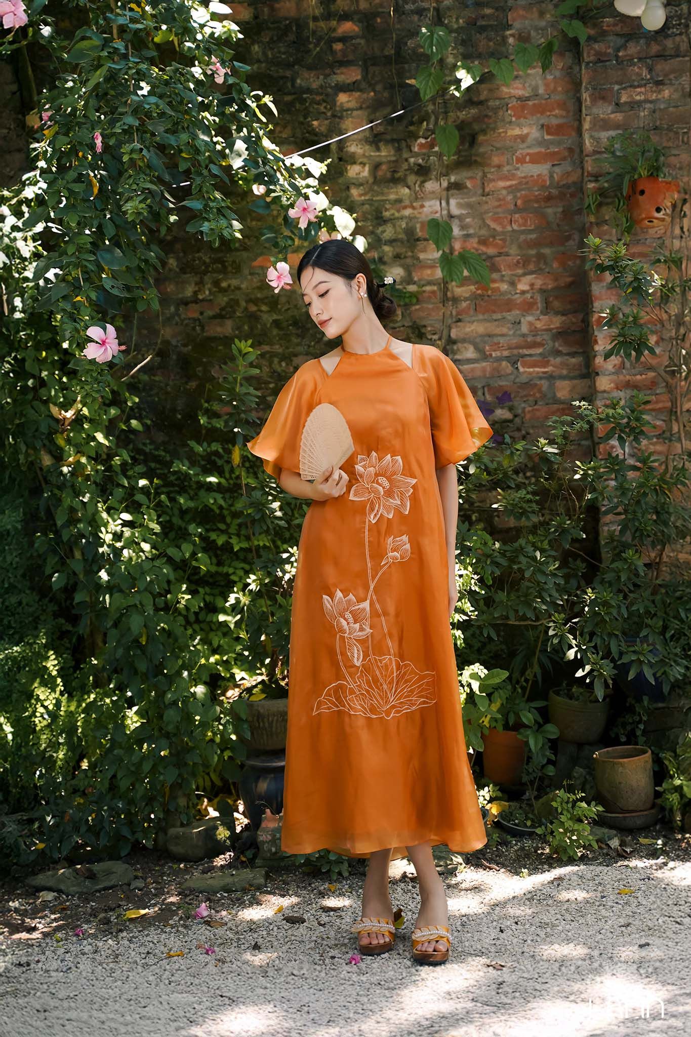 Đầm Tơ Thêu Liên Hạ