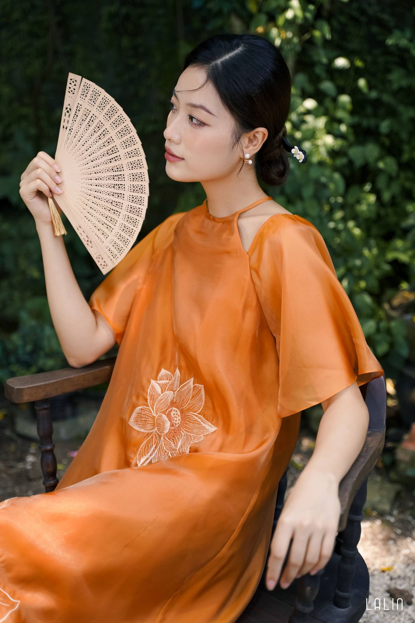 Đầm Tơ Thêu Liên Hạ