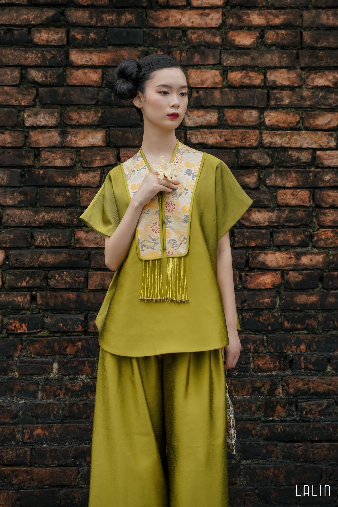 Áo Đính Kết Vương Dung