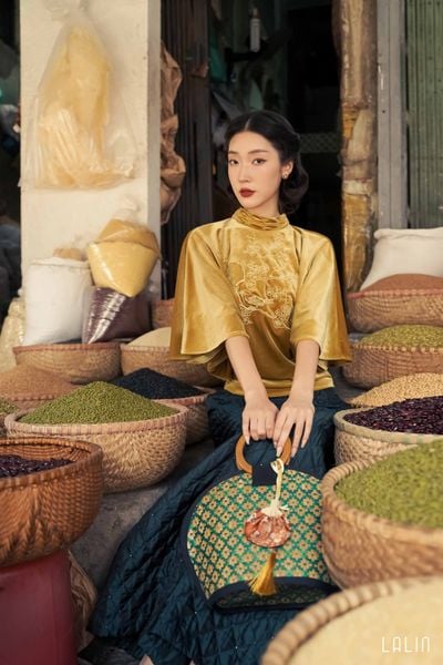  Áo Nhung Thêu Thư Diễm 