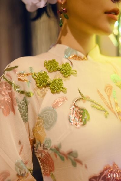  Áo Dài Tơ Tằm Nhã Chi 