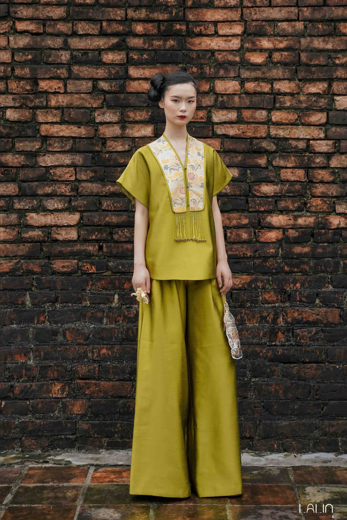 Áo Đính Kết Vương Dung