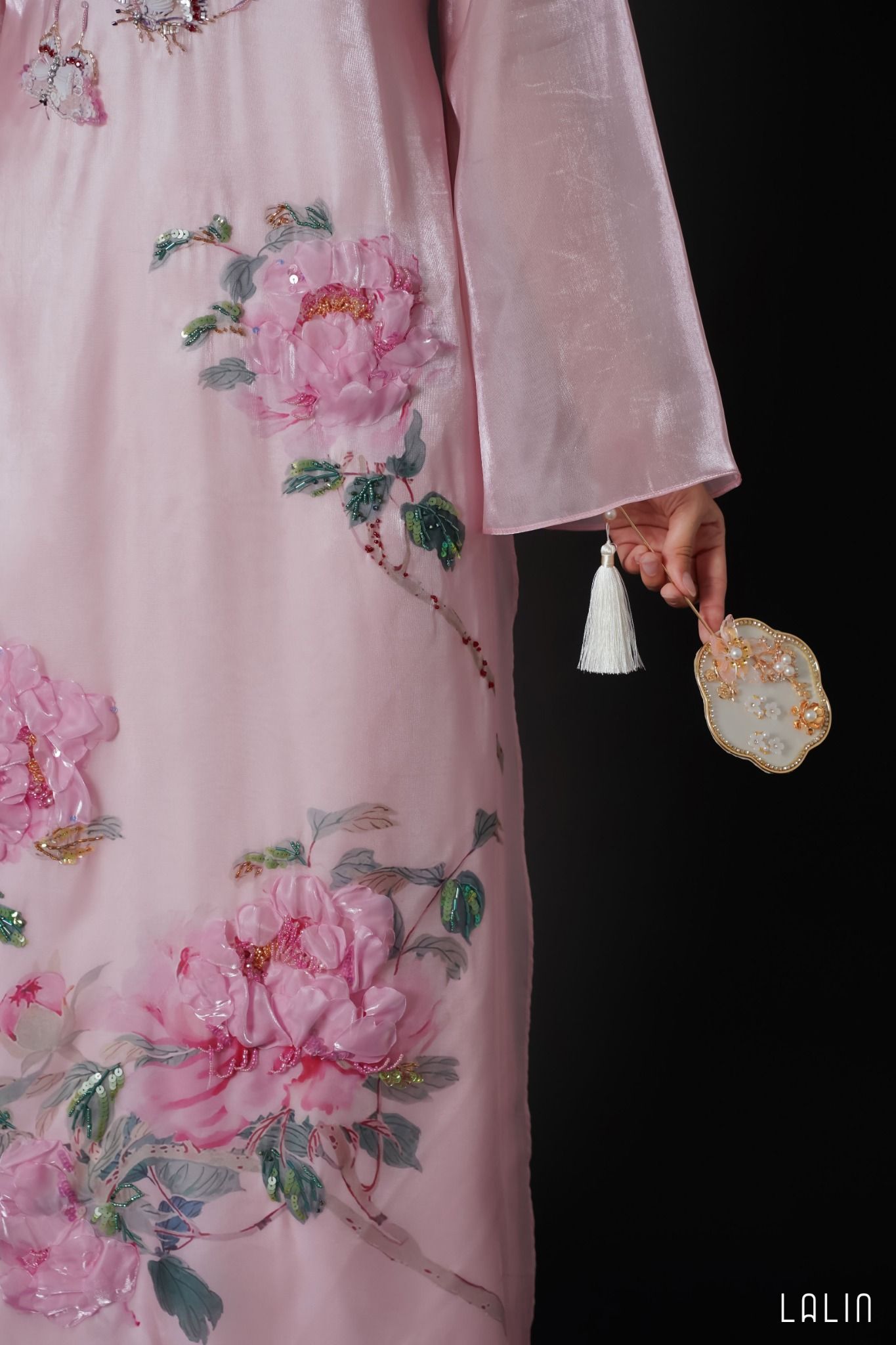Áo Dài Đính Kết Điệp Chi