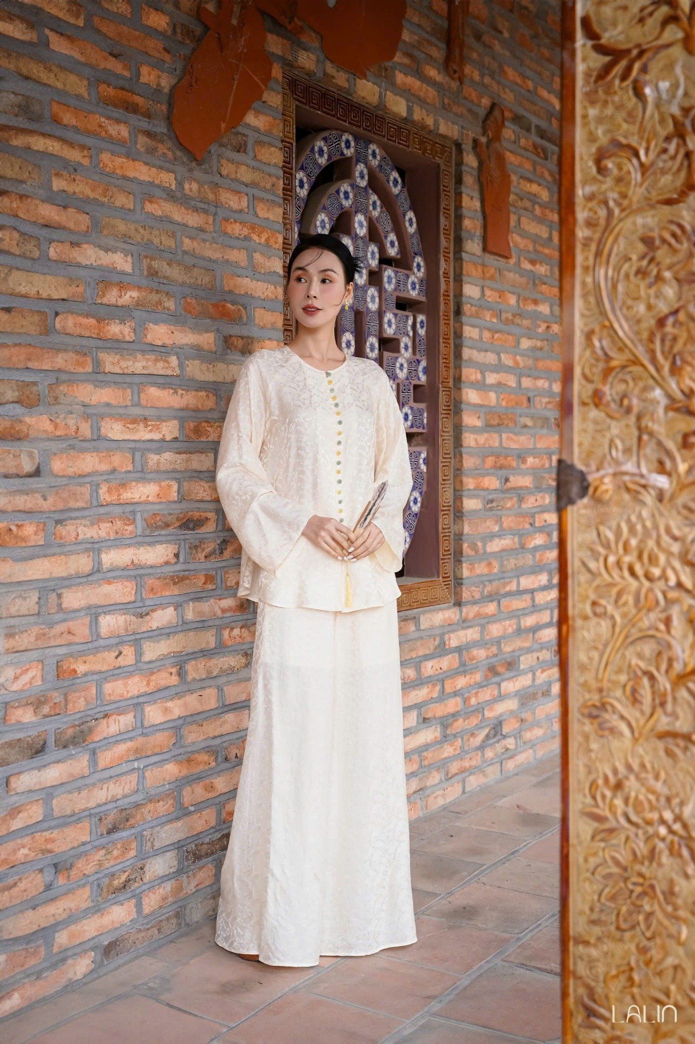 Áo Tơ Tằm Điểm Tố