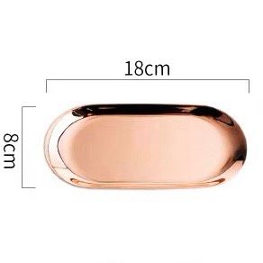 Khay inox hình oval nhỏ màu Rose Gold của LAM DECOR mang đến sự sang trọng và đẳng cấp cho bức ảnh của bạn. Với chất liệu chắc chắn và thiết kế tinh tế, sản phẩm này sẽ khiến bạn hài lòng.