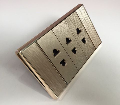 Ở CẮM ĐIỆN BA 2 CHẤU KLASS KV10-012