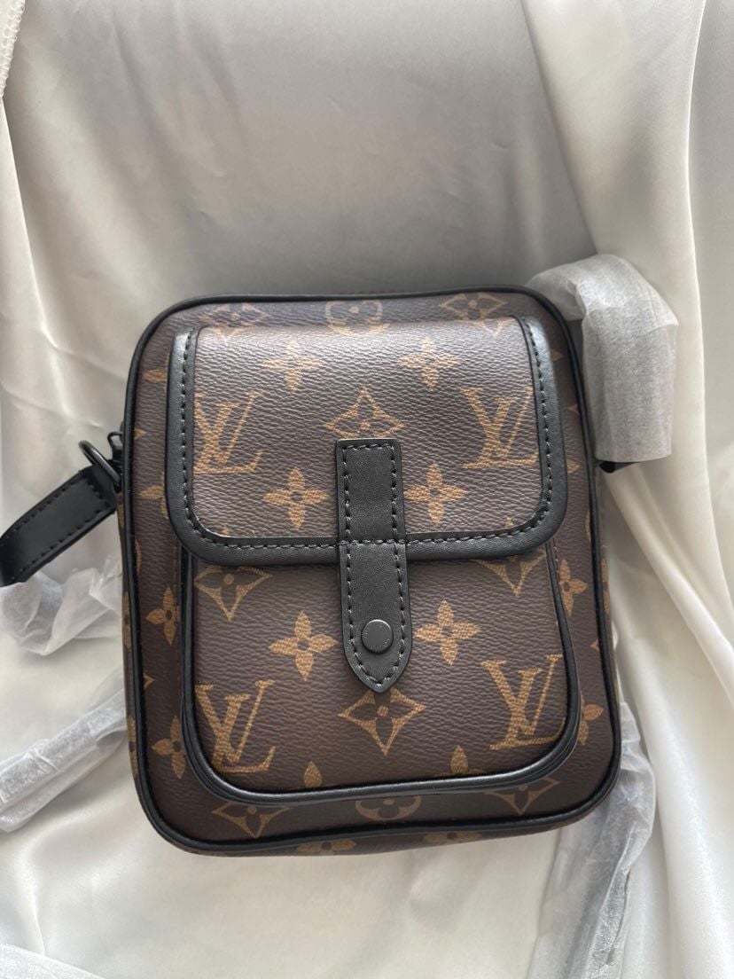  Túi Louis Vuitton Christopher Wearable (Brown) [Mirror Quality]. 
