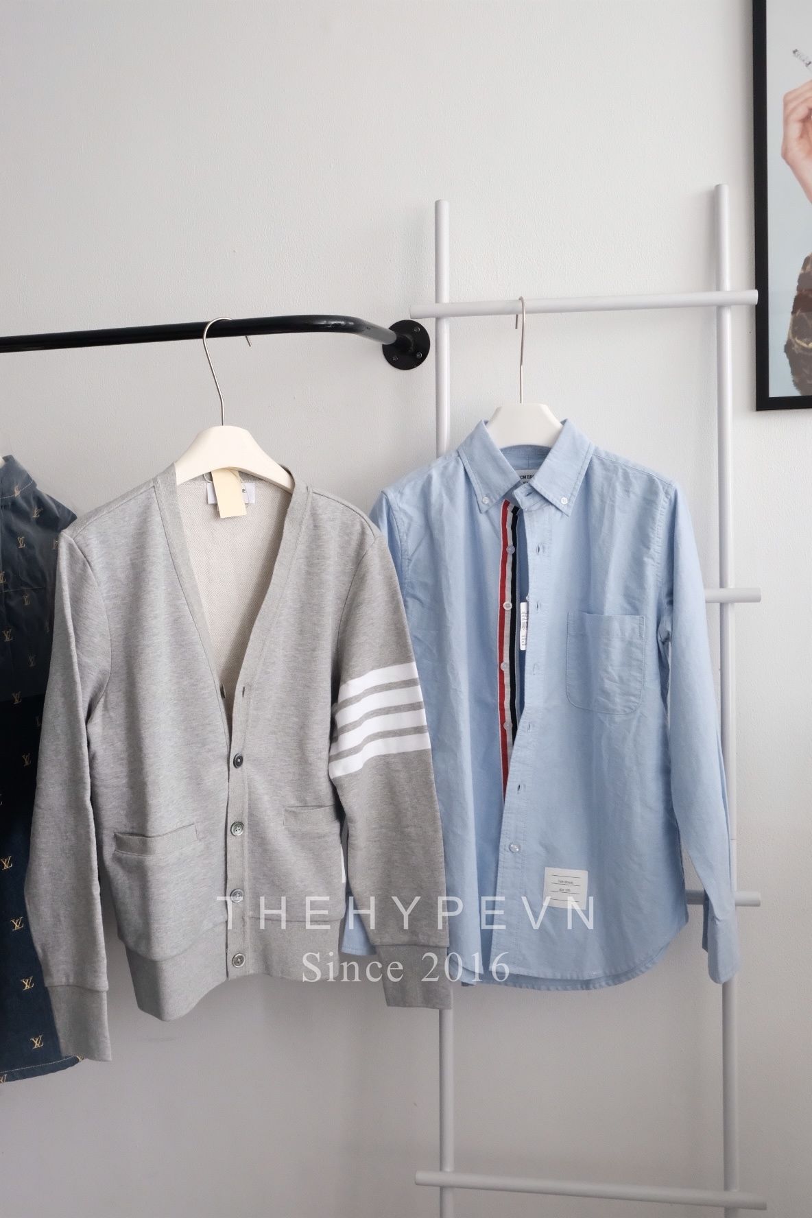  THOM BROWNE CARDIGAN - Áo khoác TB LOOPBACK JERSEY V-NECK (Light Grey) [Mirror quality] 