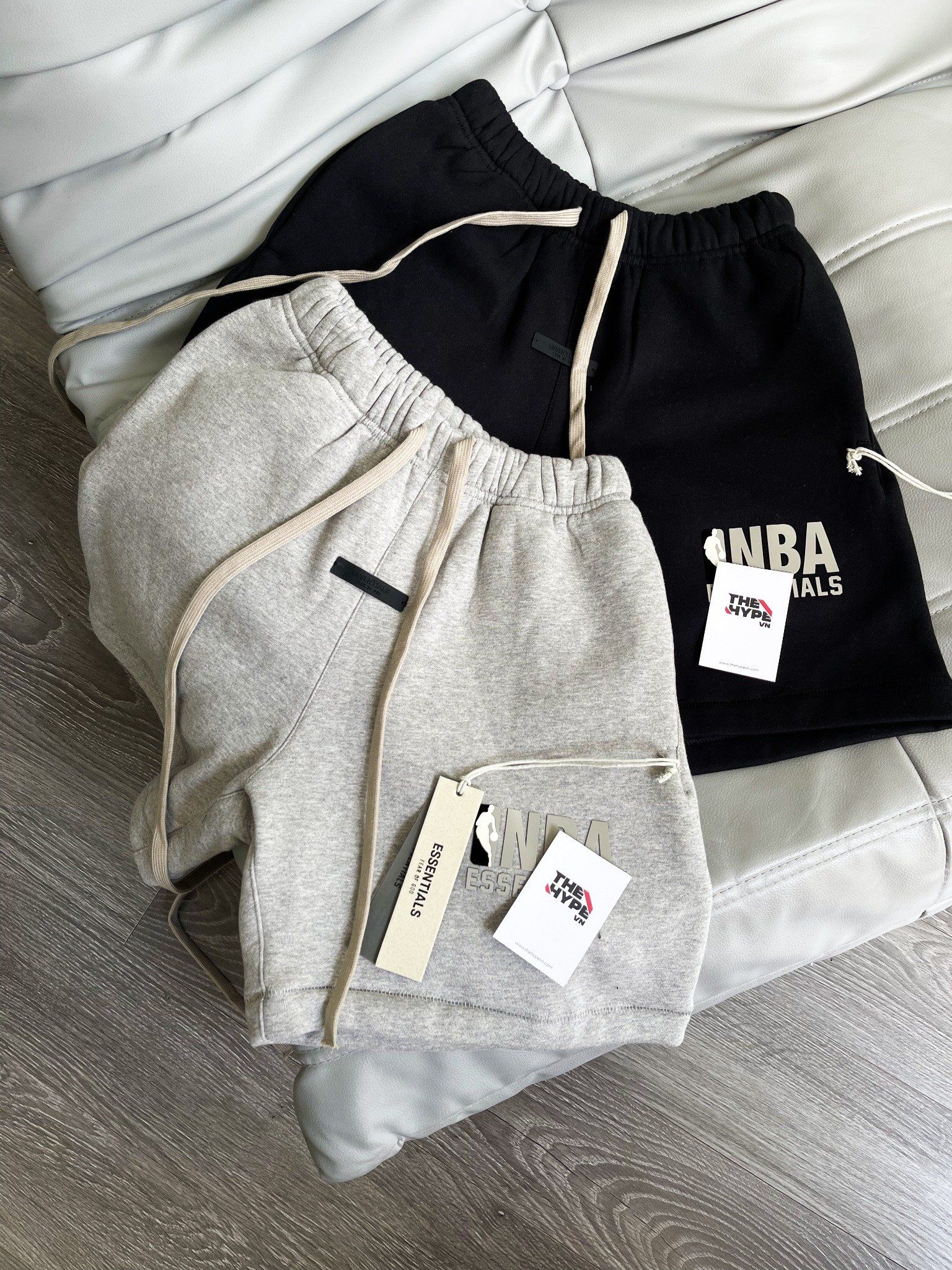  QUẦN NGẮN FOG ESSENTIALS NBA SS25 BLACK LOGO (GREY) 