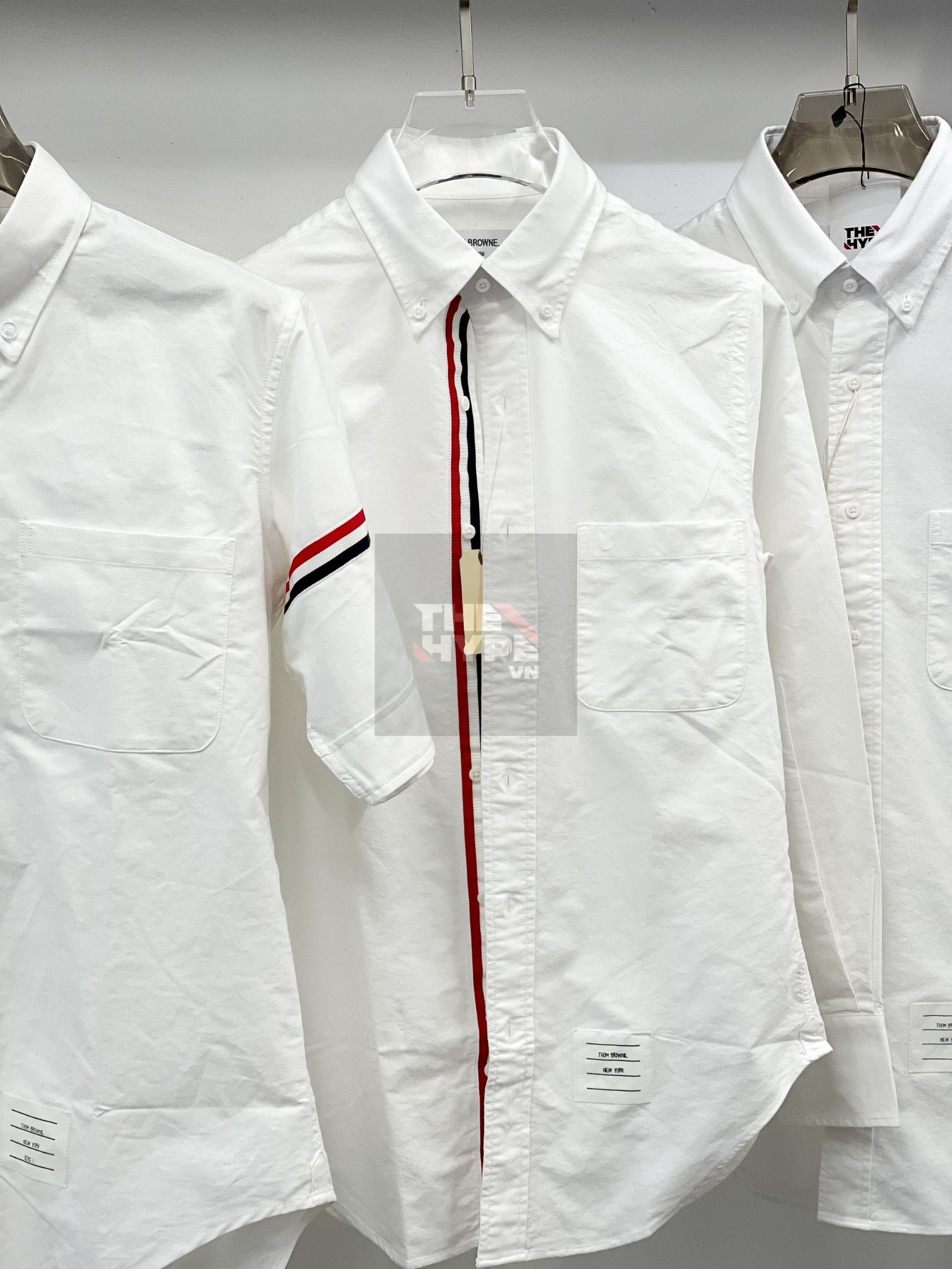  THOM BROWNE SHIRT - Áo sơ mi Thom Browne Armband Sleeved Oxford (Sọc tay ngắn - Trắng) [Mirror Quality] 