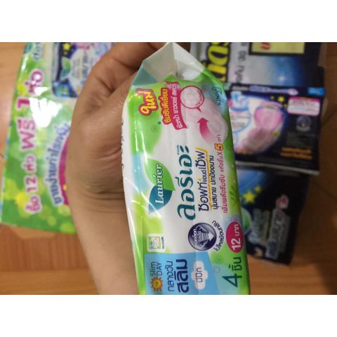  Băng vệ sinh Laurier Thái Lan Loại 4 Miếng Ban Ngày Có Cánh 