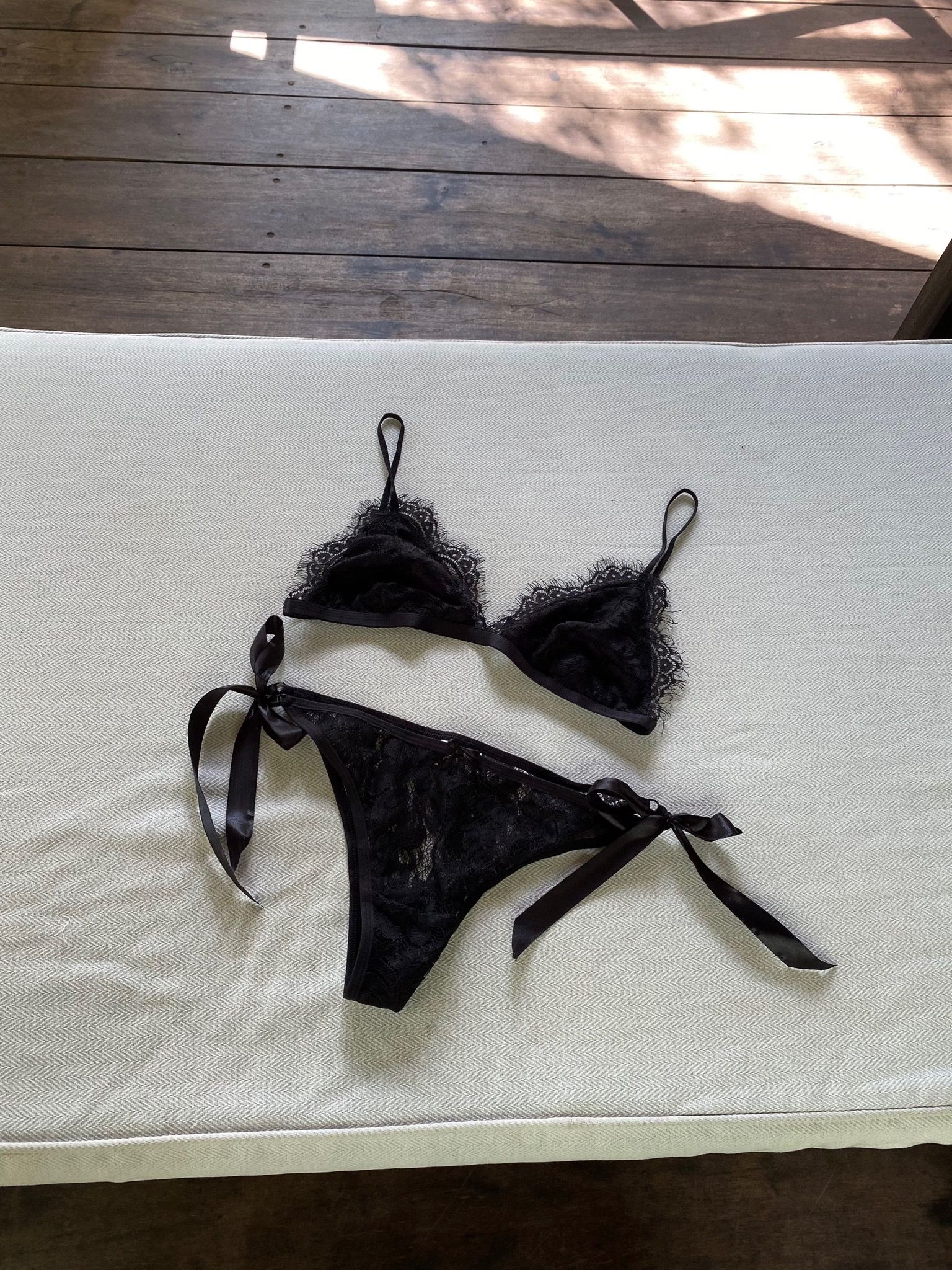  Jesse - Set Đồ Lót Petty Brawee Ren Đen 