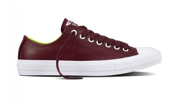  157582C - Chuck Taylor All Star II Premium Leather 