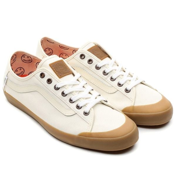  0UAX8YG - Antique White/Gum 