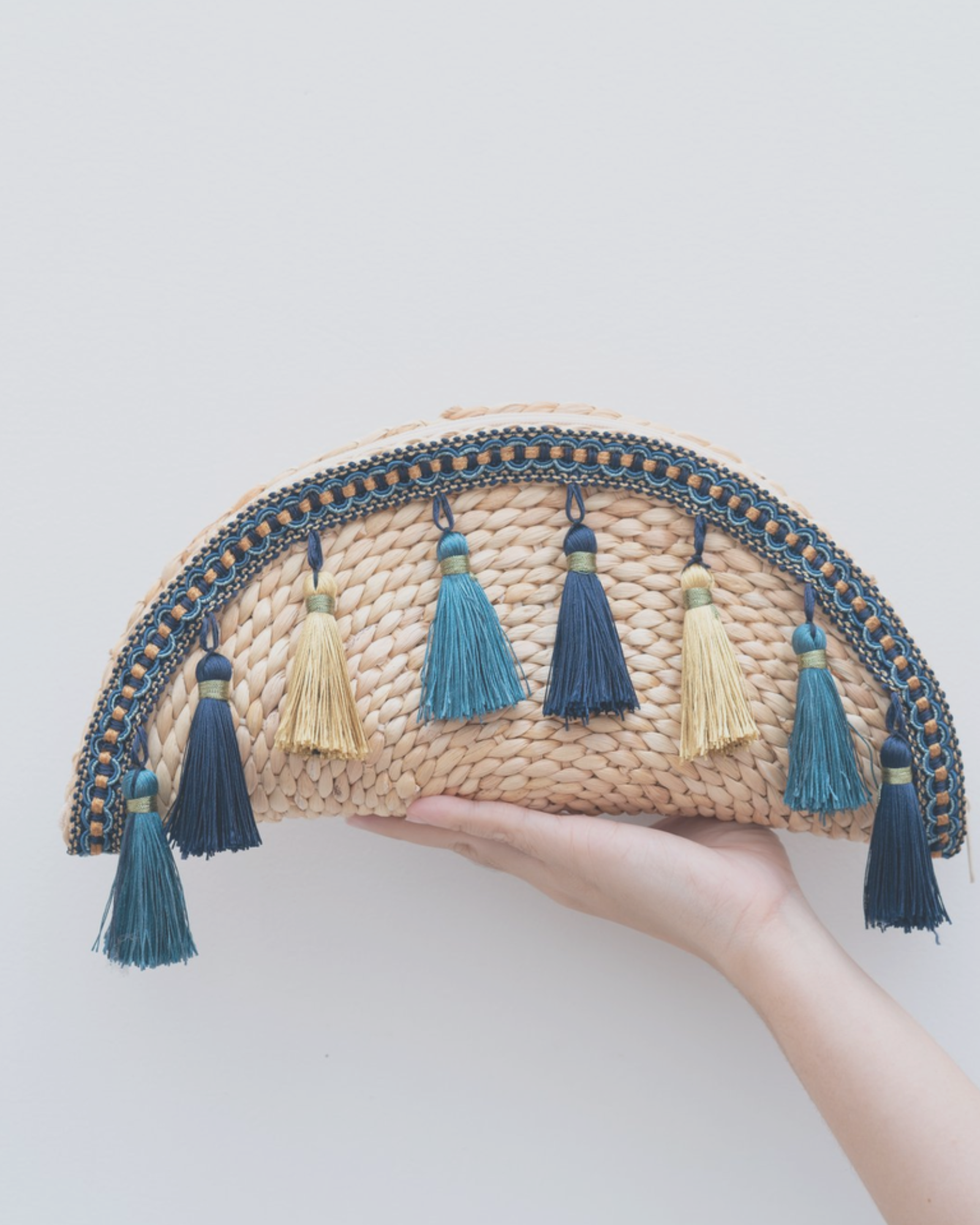  Halfmoon Long Tassel WH Clutch 