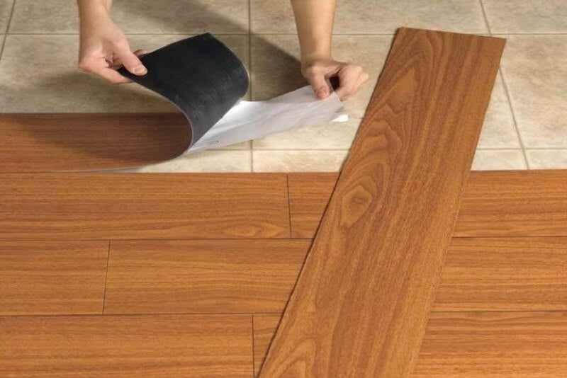 Sàn nhựa giả gỗ có keo dán – Vật liệu nội thất