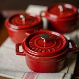  Nồi Gang Staub Tròn Đỏ Lựu 