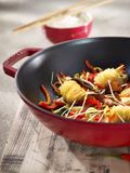  Staub - Chảo Wok Màu Đỏ Cherry - 29cm 