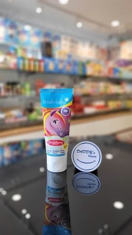 Kem đánh răng có Fluoride Brush - Baby - Hương dâu 3 tuổi (50ml)