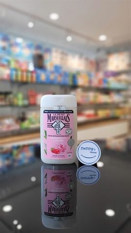 Sữa Tắm hữu cơ Le Petit Marseillais chiết xuất quả mâm xôi & hoa mẫu đơn (250ml)