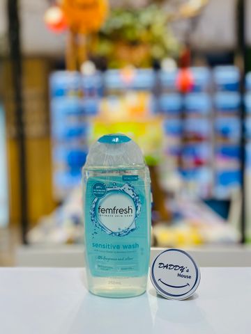 Dung dịch vệ sinh phụ nữ Femfresh Sensitive (250ml)