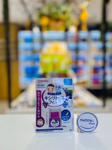 Màng xylitol film chăm sóc răng sữa Wakodo hương nho 1 tuổi (24miếng)