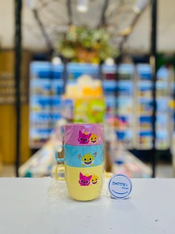 Bộ cốc có tay cầm Pinkfong (3 ly)