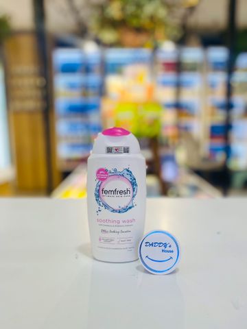 Dung dịch vệ sinh phụ nữ Femfresh Soothing Wash (250ml)