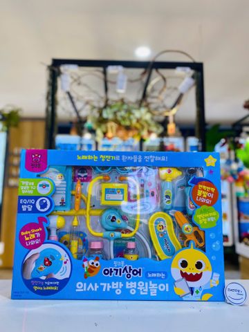 Đồ chơi dụng cụ bác sĩ Baby Shark có đèn nhạc - HQ (3 tuổi)
