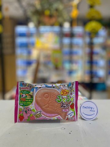 Bánh xốp cá Meito nhân kem dâu (16.5g)