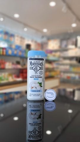 Sữa tắm hữu cơ Le Petit Marseillais hoa bông (400ml)