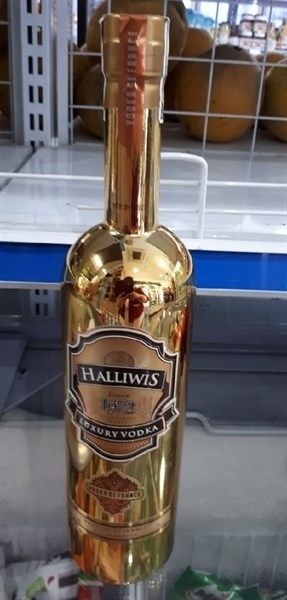 WI.V- Luxury Vodka Halliwis 1972 750ml T11