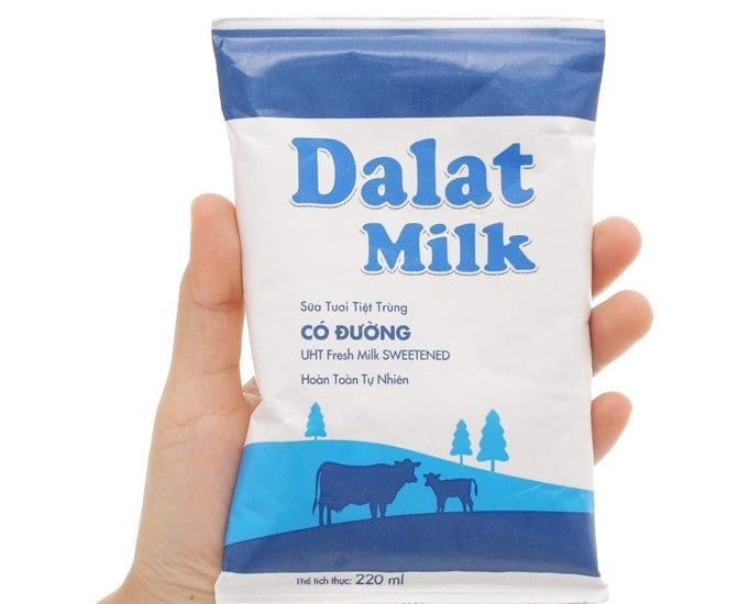 DA.M.F- Sữa tươi có đường DaLat Milk túi 220ml - Sweetend DaLat Milk 220ml ( Pack )