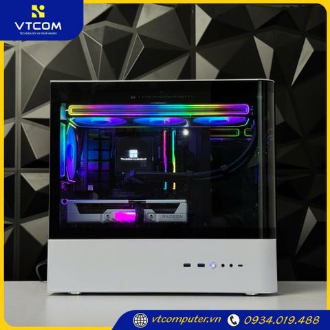 PC VTCOM x QC.ART x Sapphira ( Ryzen 7 7800X3D / 32GB / 256GB / RX 9060XT 16G )