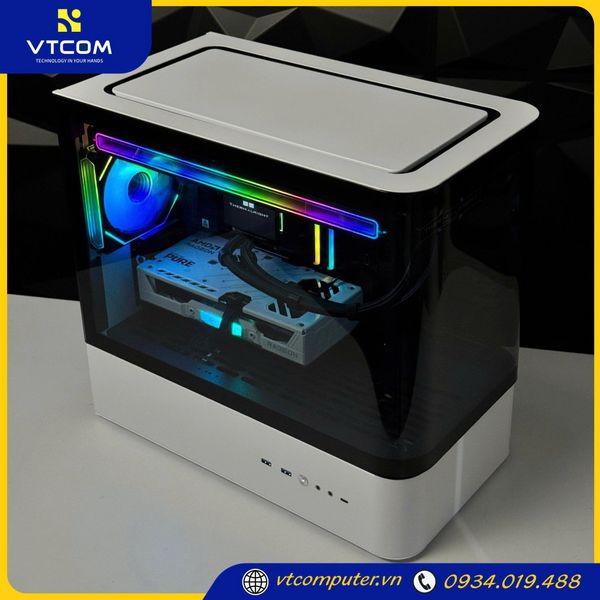 PC VTCOM x QC.ART x Sapphira ( Ryzen 7 7800X3D / 32GB / 256GB / RX 9060XT 16G )