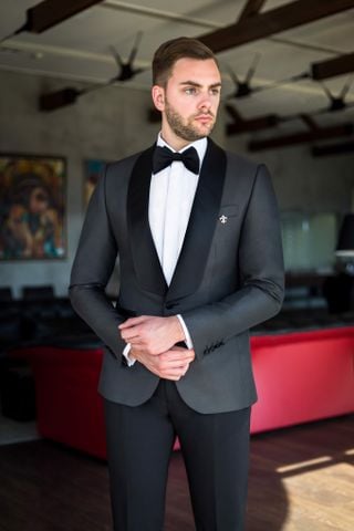 Bộ Tuxedo Phối Bóng Cổ Tròn Màu Xám G84.017