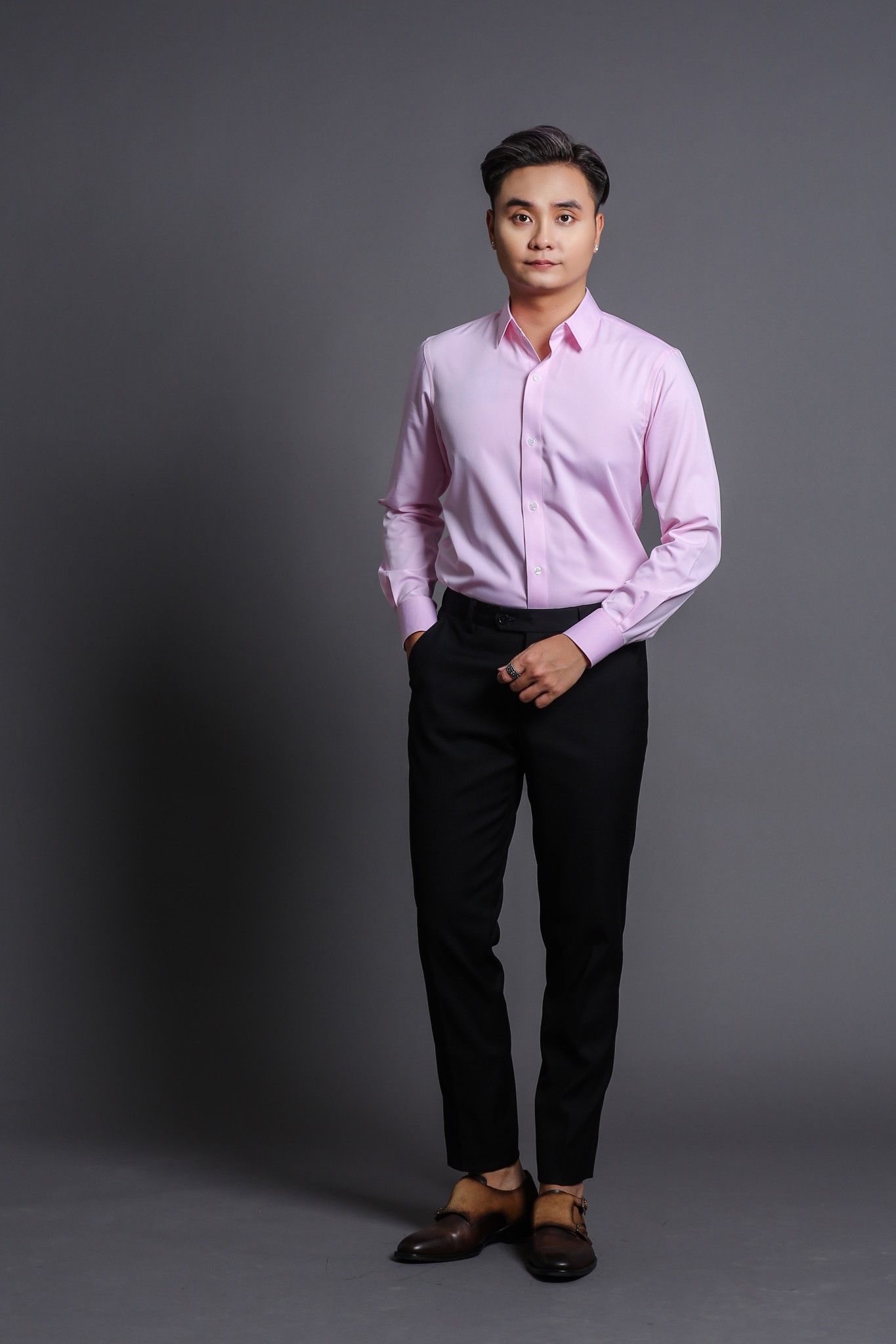 Cách phối áo sơ mi tay ngắn nam để tăng 100 điểm lịch lãm