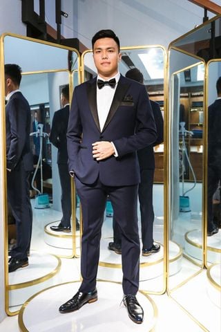 Tuxedo Màu Xanh Đen Cổ Phối Bóng