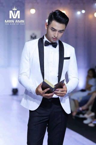 Tuxedo Trắng Cổ Sam Hiện Đại