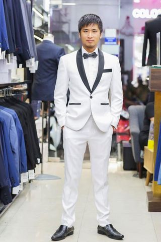 Tuxedo Trắng Phối Cổ Đen Nổi Bật