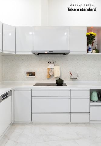Hệ Tủ Bếp Nhật Bản Cao Cấp Treasia Chữ L Màu VSW - Nhà phố Phú Nhuận