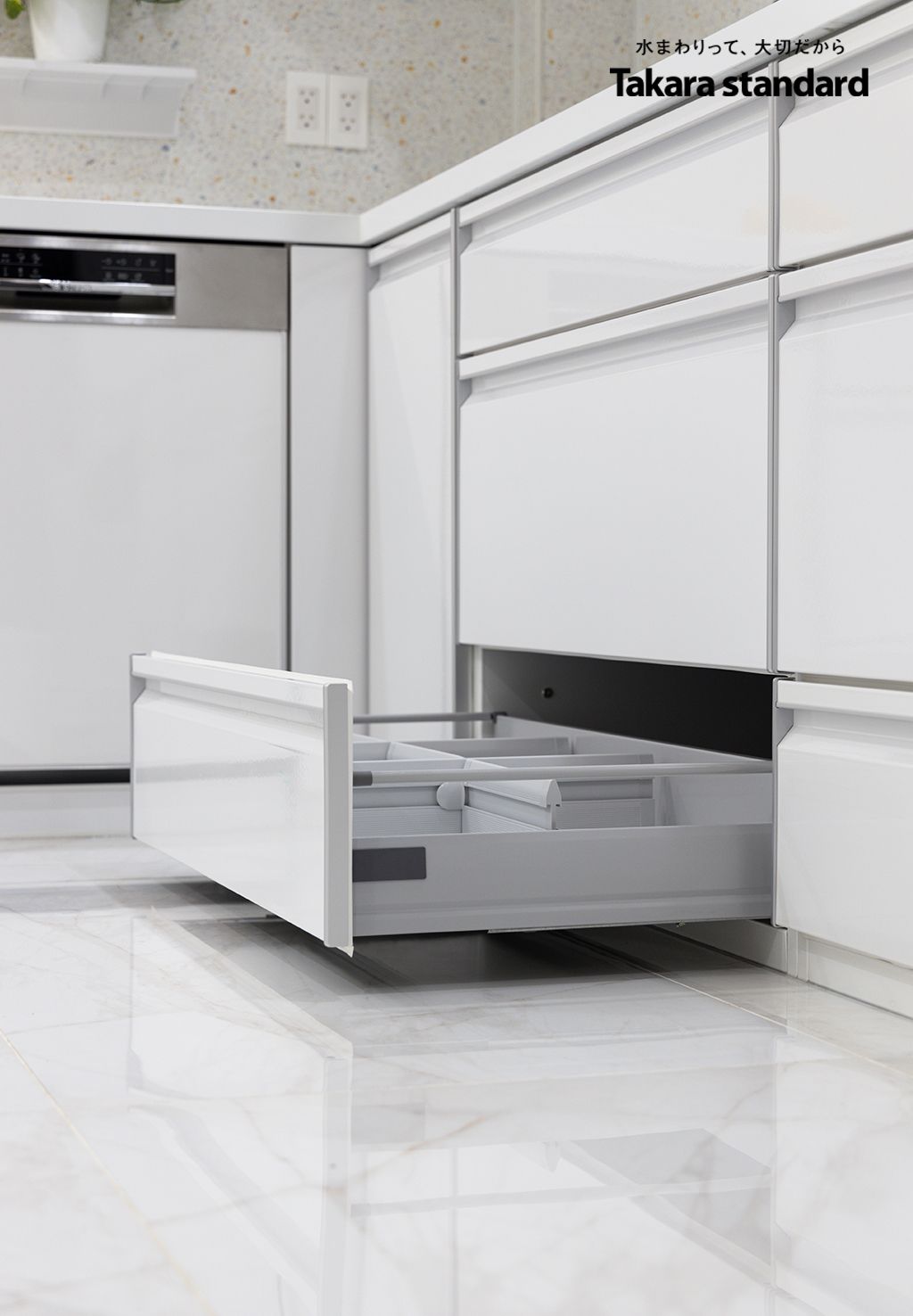 Hệ Tủ Bếp Nhật Bản Cao Cấp Treasia Chữ L Màu VSW - Nhà phố Phú Nhuận